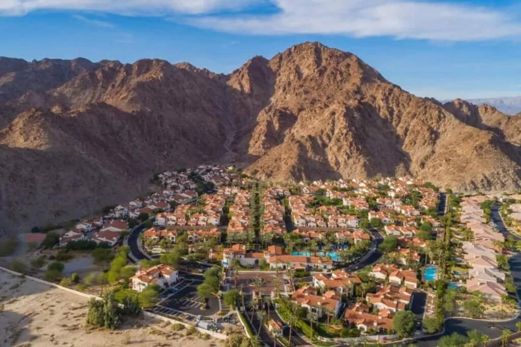 Luxurious Villa With Majestic Mountain View, 12 Pools, Spas, Ground Floor La Quinta Buitenkant foto